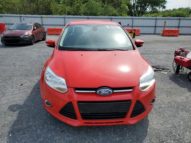Sedans FORD FOCUS 2012 Czerwony