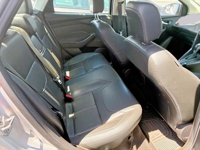 Sedans FORD FOCUS 2016 Srebrny