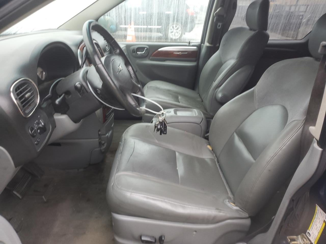 2005 Chrysler Town & Country Limited VIN: 2C4GP64L75R489186 Lot: 56739385