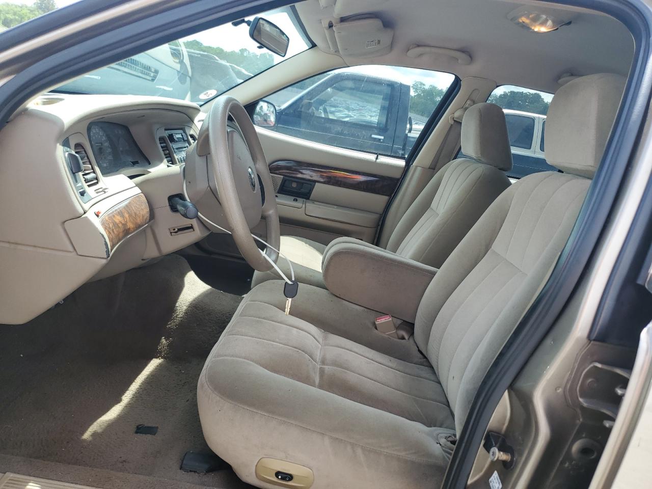 2005 Mercury Grand Marquis Gs VIN: 2MEFM74W05X602121 Lot: 56024795