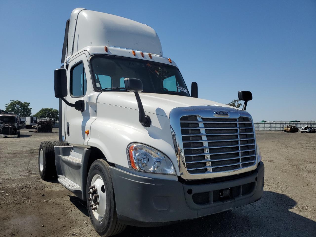2015 Freightliner Cascadia 125 Truck Tractor for Sale in Bakersfield, CA - Normal Wear