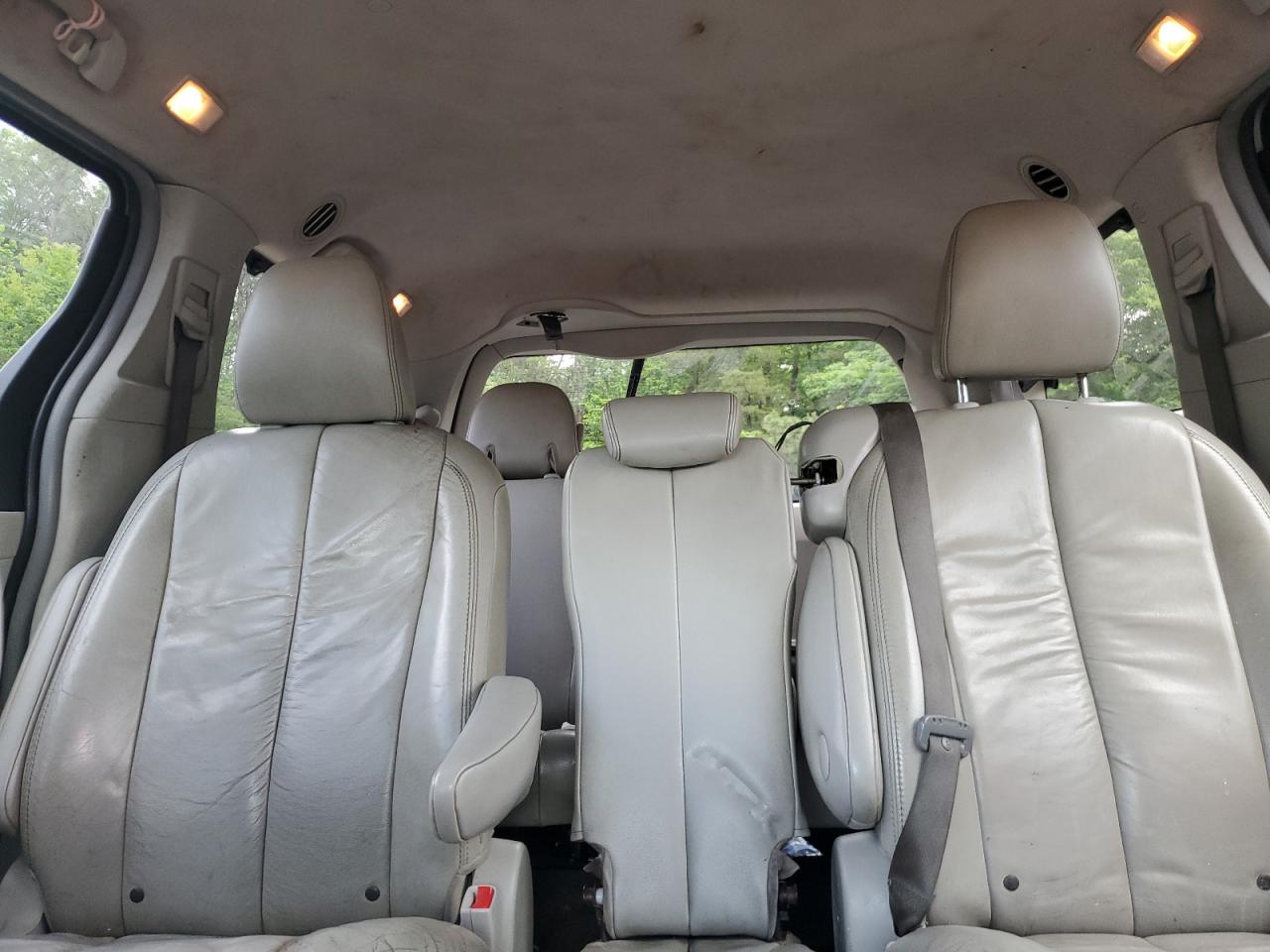 2011 Toyota Sienna Xle VIN: 5TDYK3DC1BS165154 Lot: 57044235