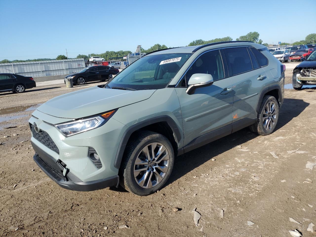 2019 Toyota Rav4 Xle Premium for Sale in Kansas City, KS - Water/Flood