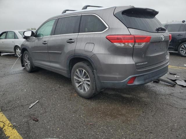  TOYOTA HIGHLANDER 2017 Srebrny