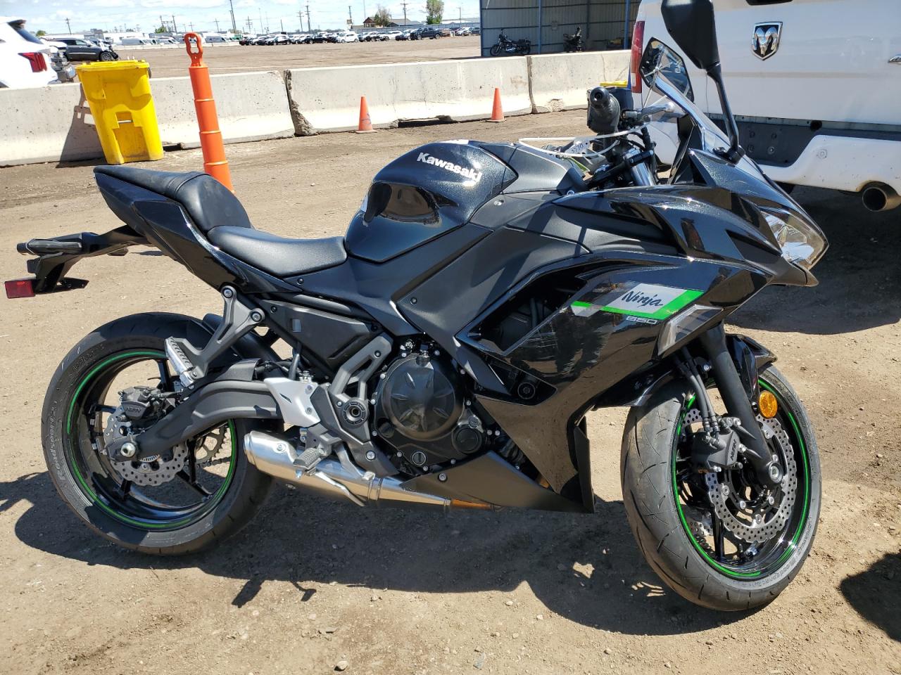 2025 Kawasaki Ex650 R for Sale in Brighton, CO - All Over