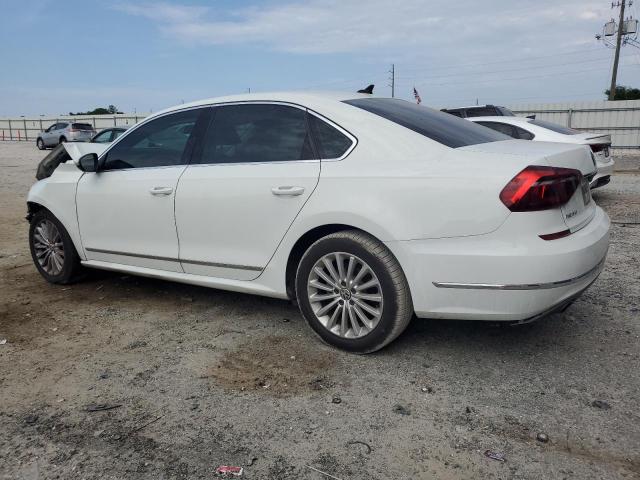  VOLKSWAGEN PASSAT 2017 Белы