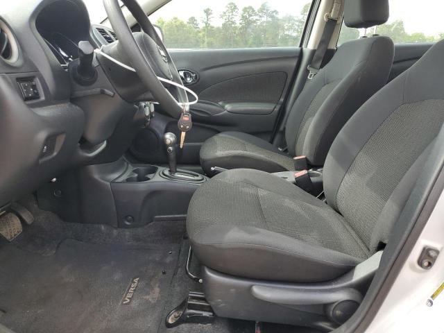 Sedans NISSAN VERSA 2013 Srebrny