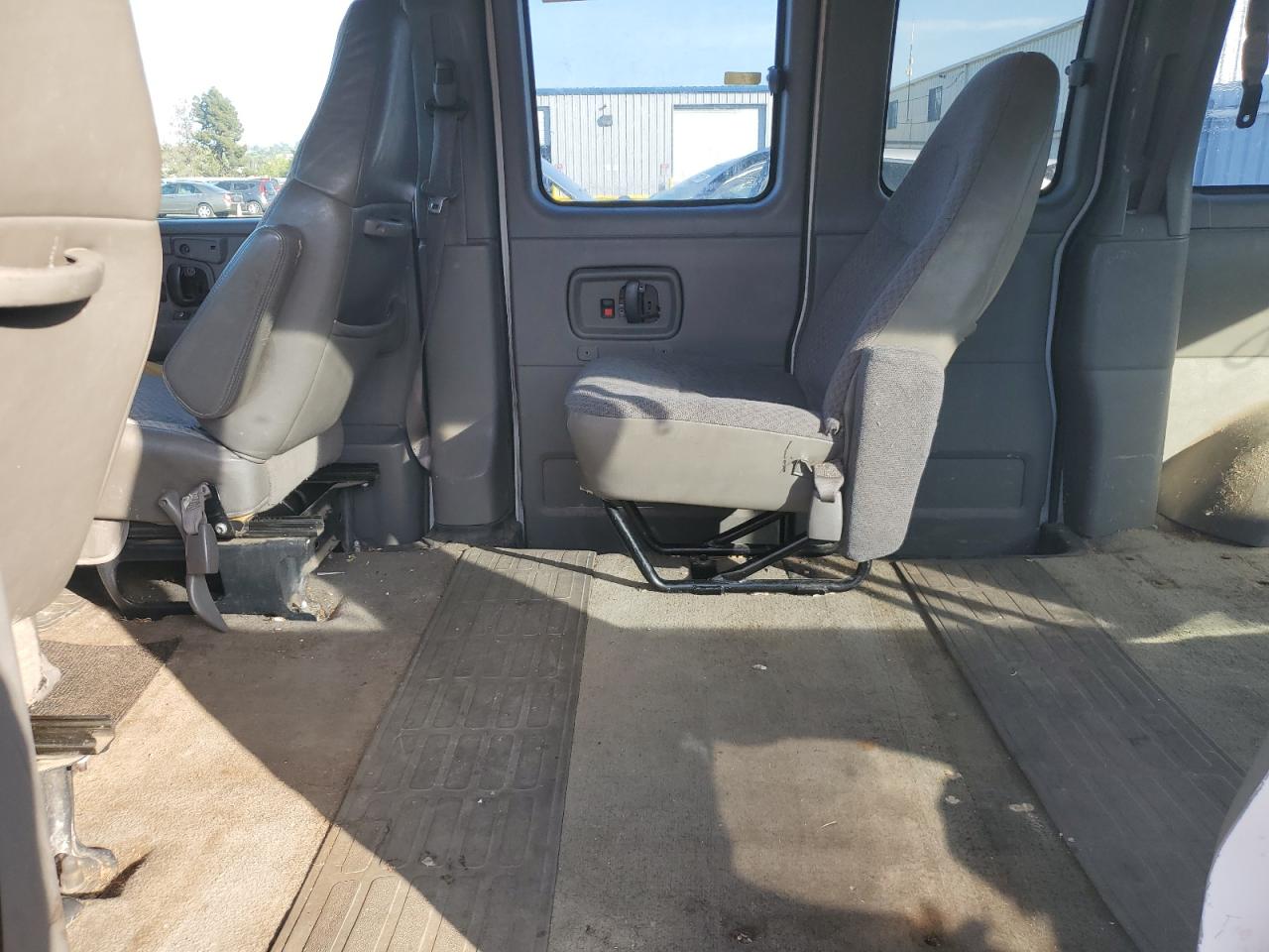 2005 Chevrolet Express G1500 VIN: 1GNFG15T051173153 Lot: 55385315