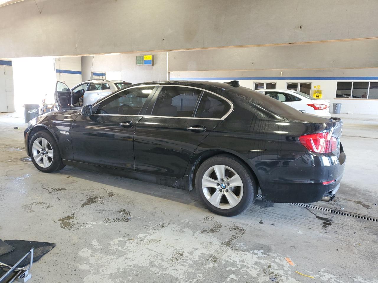 BMW 5 SERIES 2013 VIN WBAXH5C51DD112846 фото 2