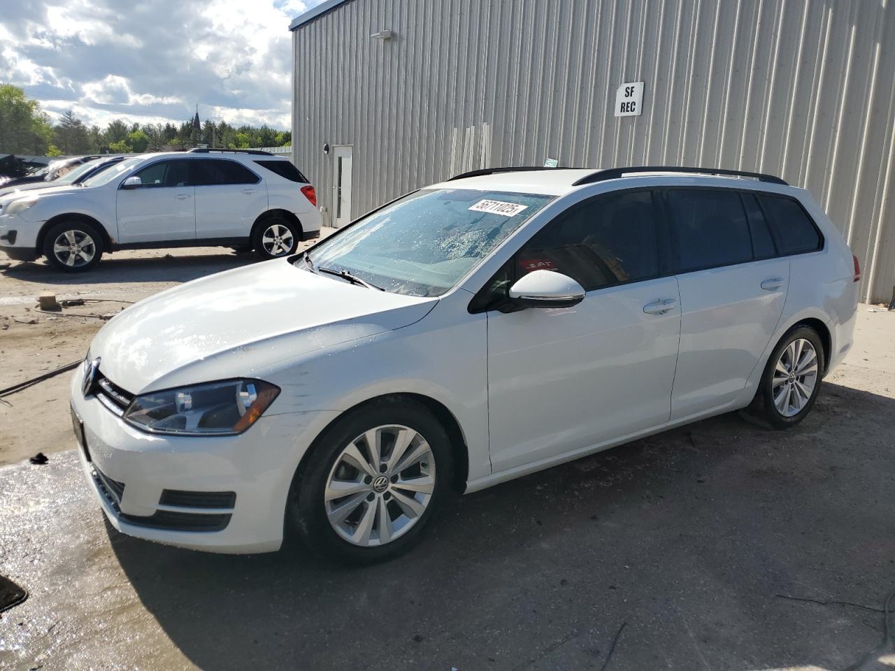 2017 Volkswagen Golf Sportwagen S