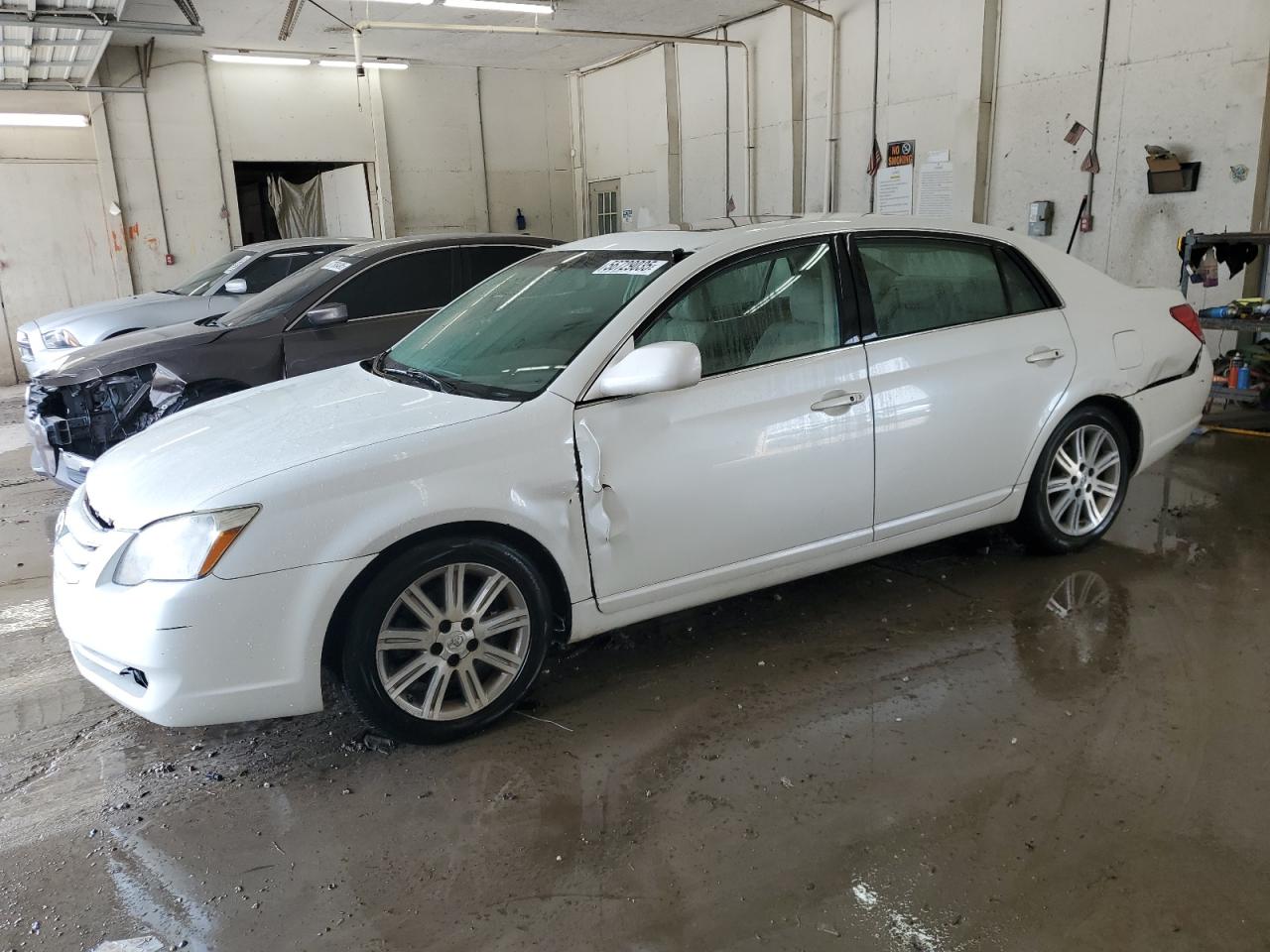 2007 Toyota Avalon Xl for Sale in Madisonville, TN - All Over