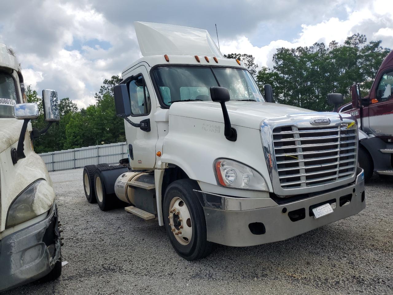 2015 Freightliner Cascadia 125 Semi Truck na sprzedaż w Loganville, GA - Minor Dent/Scratches