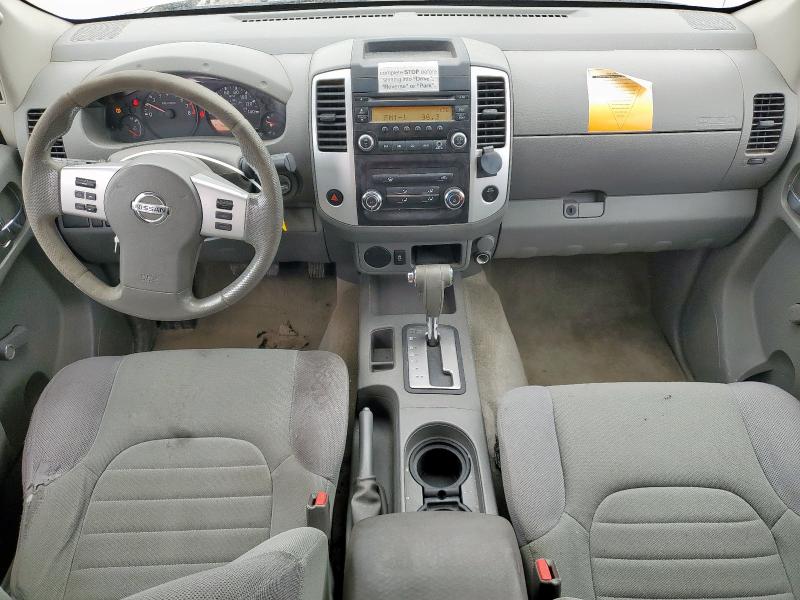 Пикапы NISSAN FRONTIER 2015 Белый