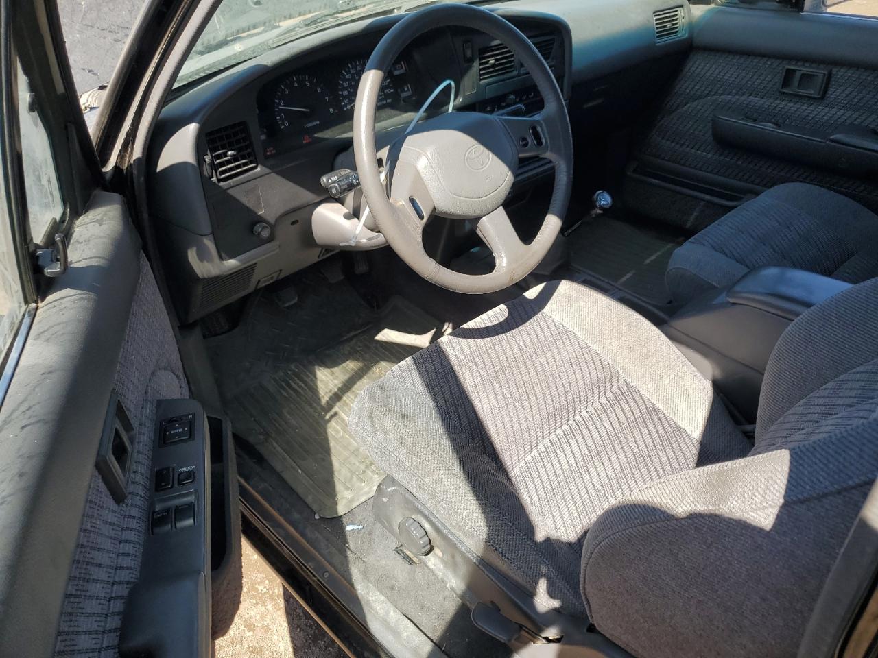 1992 Toyota Pickup 1/2 Ton Extra Long Wheelbase Sr VIN: JT4VN93G8N5026330 Lot: 53828595