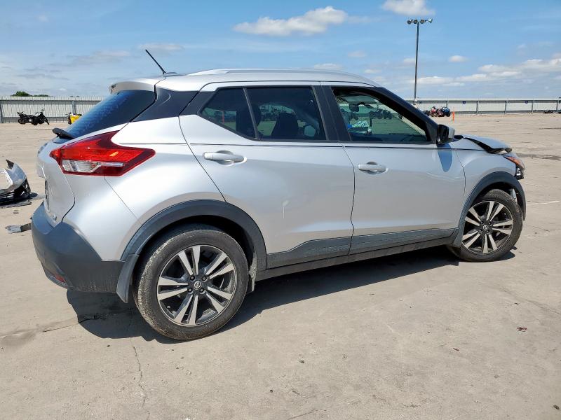  NISSAN KICKS 2018 Srebrny