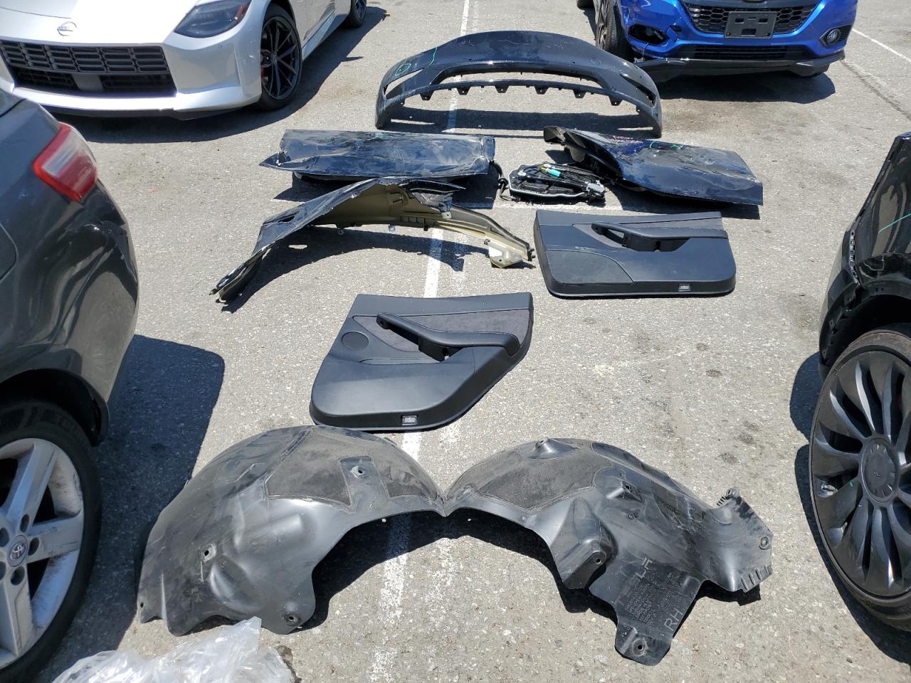 2022 Tesla Model Y VIN: 7SAYGDEF2NF443037 Lot: 56870145