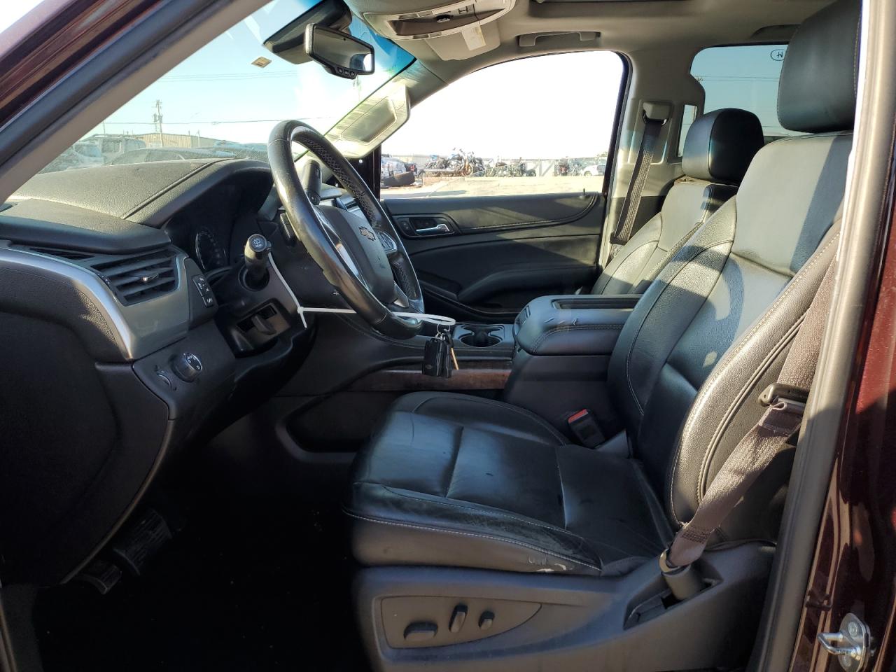 2017 Chevrolet Suburban C1500 Lt VIN: 1GNSCHKC1HR352573 Lot: 55862305