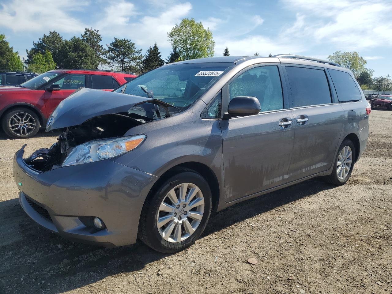 2015 Toyota Sienna Xle for Sale in Elgin, IL - Front End