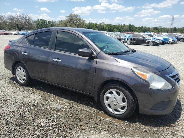 Sedans NISSAN VERSA 2015 Szary