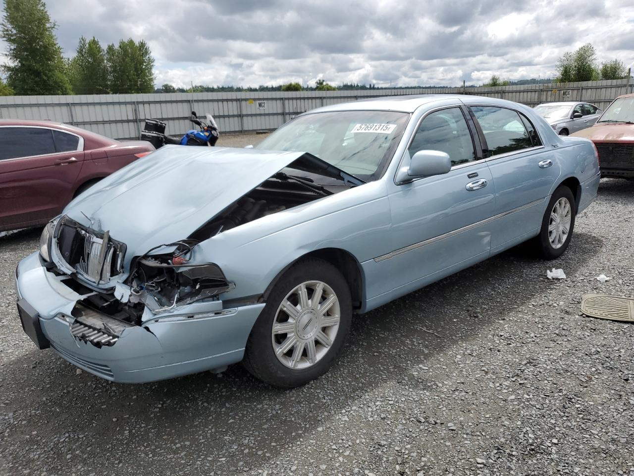 2007 Lincoln Town Car Signature Limited for Sale in Arlington, WA - Front End