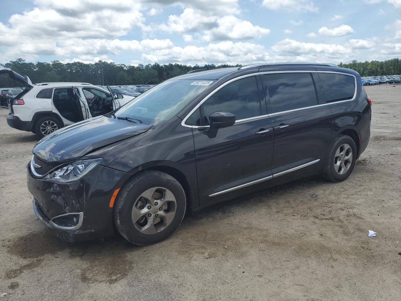 2017 Chrysler Pacifica Touring L Plus за продажба в Harleyville, SC - Front End