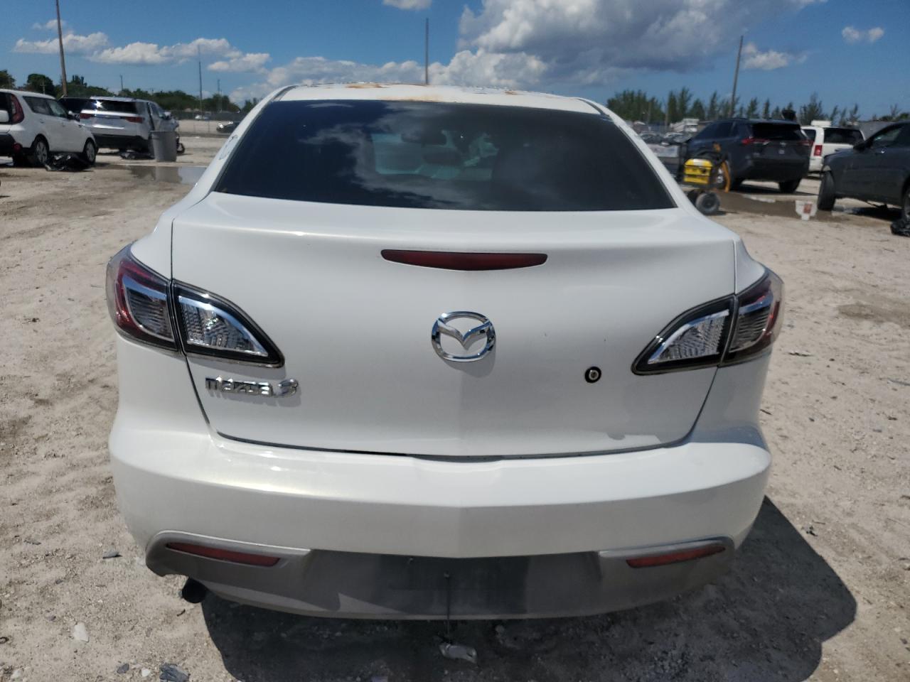2011 Mazda 3 I VIN: JM1BL1UF8B1464672 Lot: 56756835