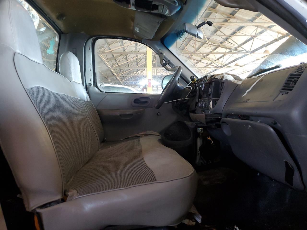 2000 Ford F150 VIN: 1FTRF17W2YNB69909 Lot: 56903205