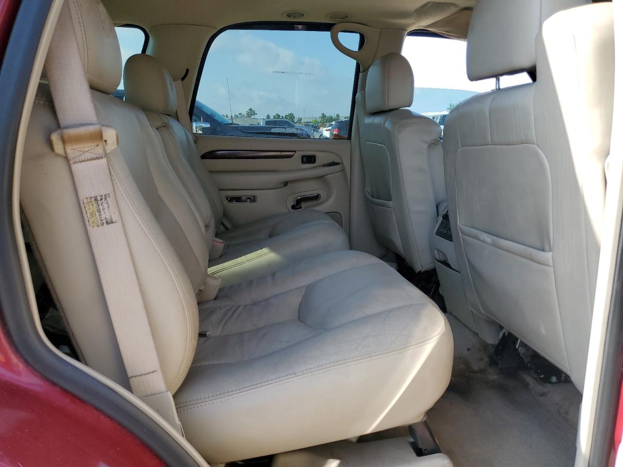 2005 Cadillac Escalade Luxury VIN: 1GYEC63N25R233303 Lot: 56823935
