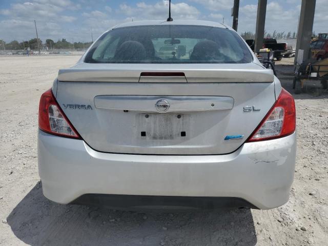  NISSAN VERSA 2016 Srebrny