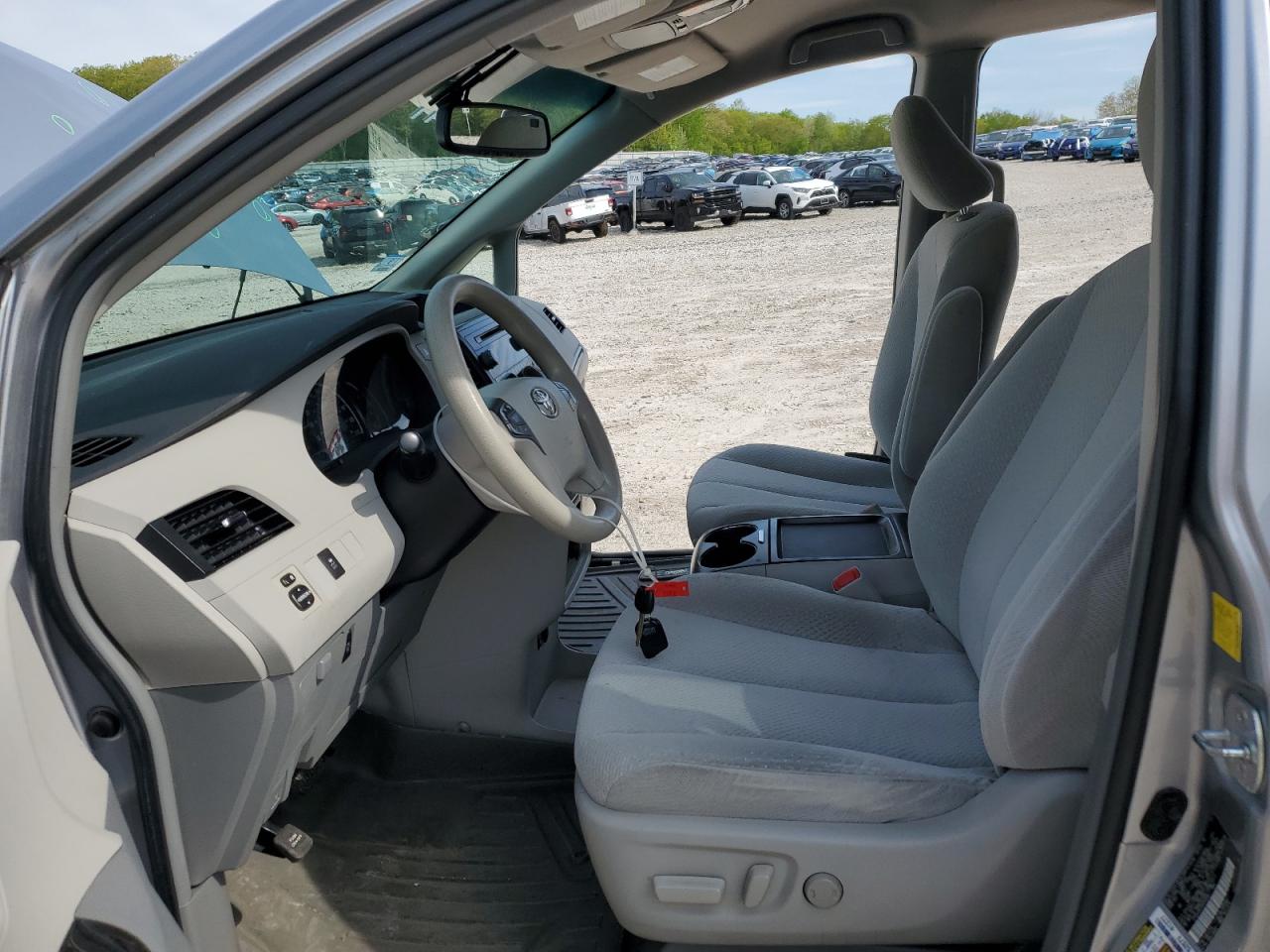 2011 Toyota Sienna Le VIN: 5TDJK3DC9BS012135 Lot: 56464655