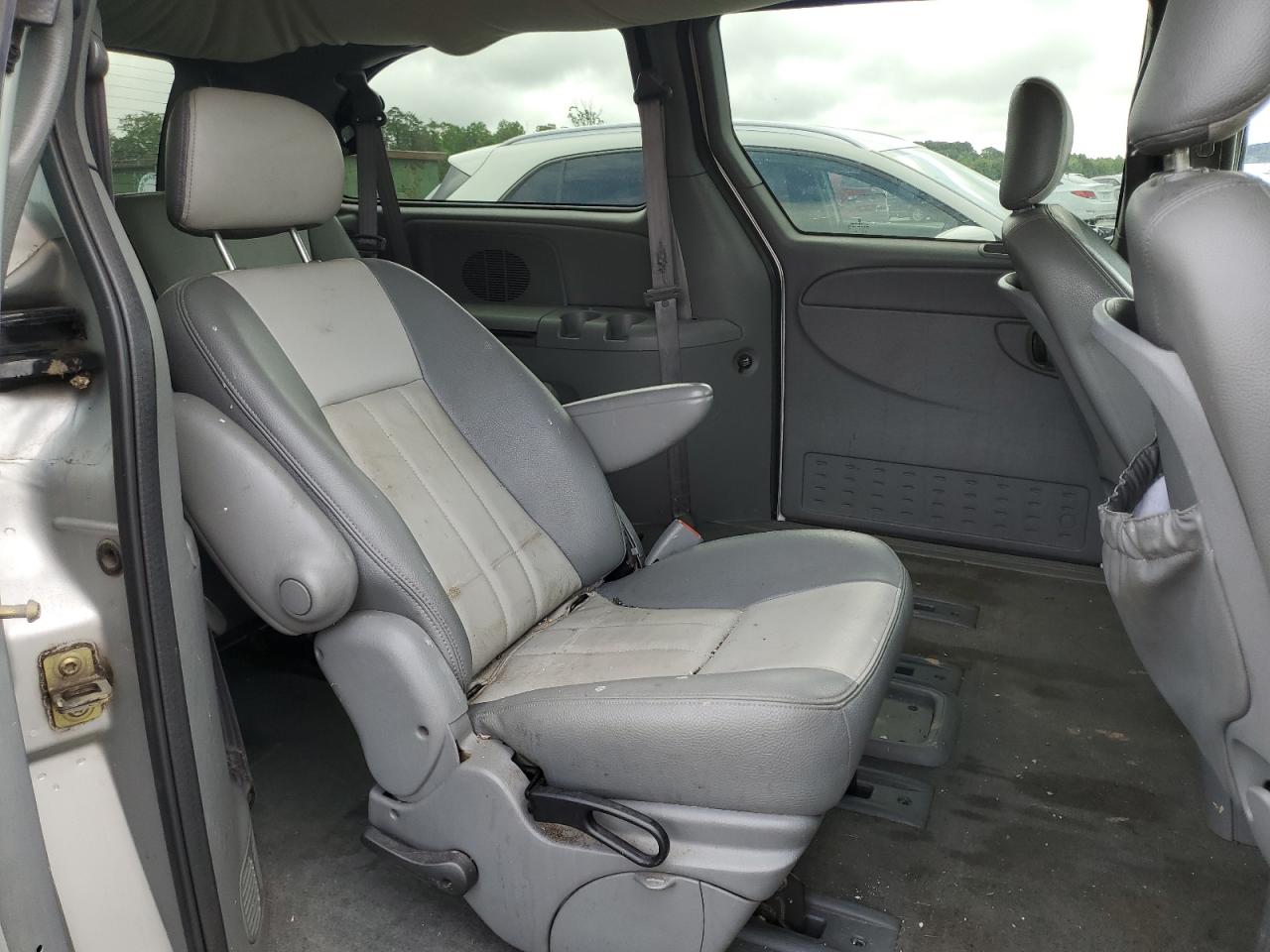 2004 Chrysler Town & Country Touring VIN: 2C4GP54L64R565957 Lot: 58507155