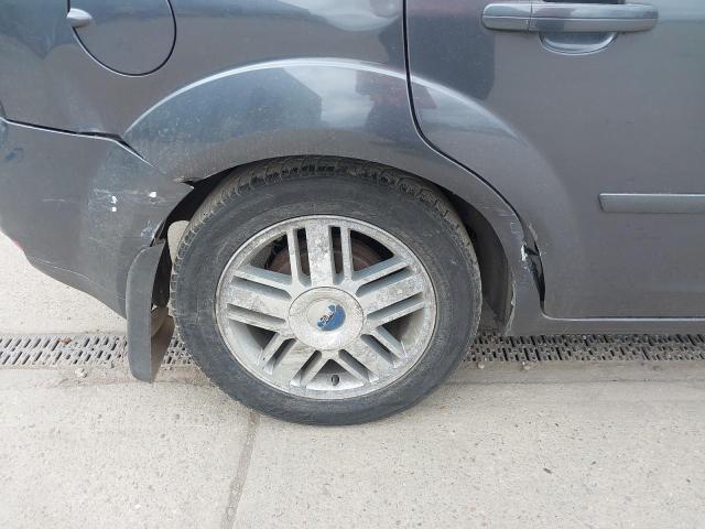 2005 FORD FOCUS GHIA