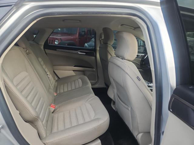 Sedans FORD FUSION 2017 Srebrny