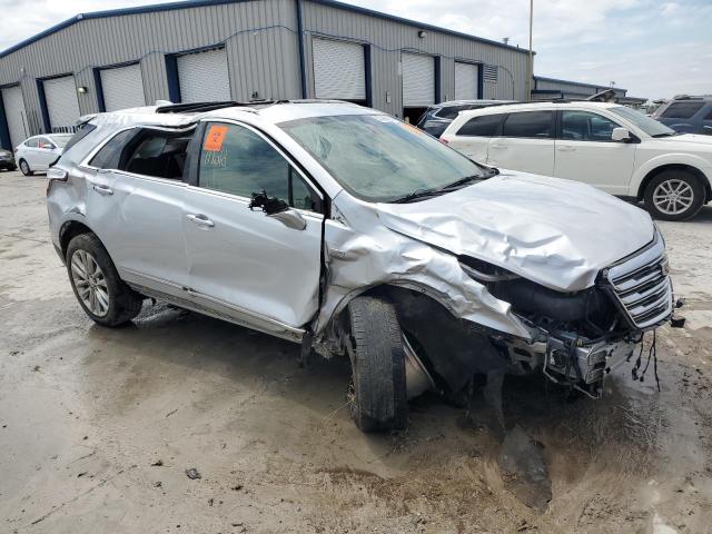  CADILLAC XT5 2019 Серебристый