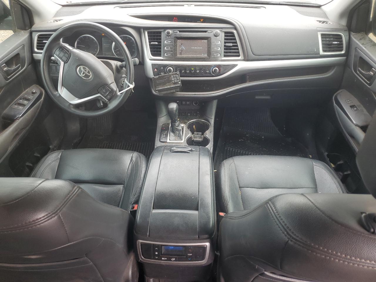 2018 Toyota Highlander Le VIN: 5TDBZRFHXJS812985 Lot: 58732535
