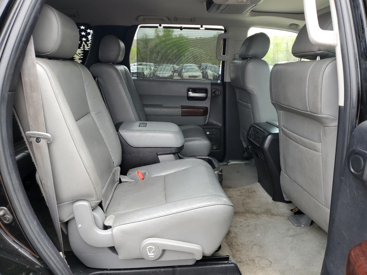 2011 Toyota Sequoia Platinum VIN: 5TDDW5G18BS044422 Lot: 55972345