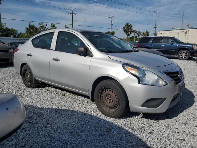  NISSAN VERSA 2015 Srebrny