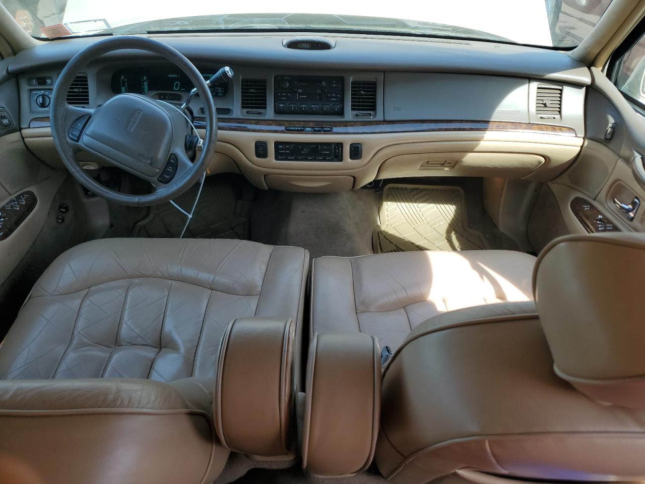 1997 Lincoln Town Car Executive VIN: 1LNLM81W7VY737737 Lot: 56588955