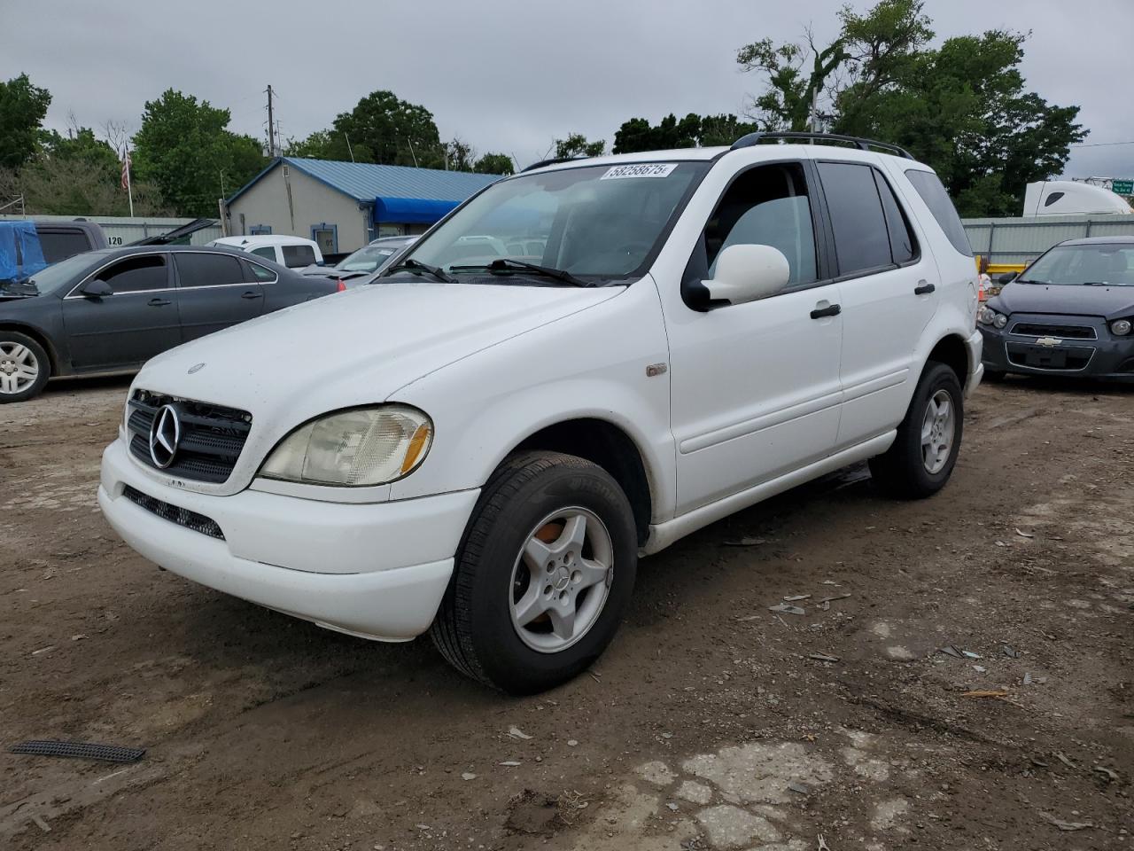 2001 Mercedes-Benz Ml 320 for Sale in Wichita, KS - Minor Dent/Scratches
