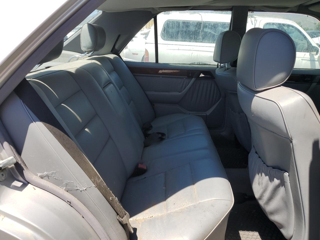 1994 Mercedes-Benz E 320 VIN: WDBEA32E7RC050885 Lot: 56667795