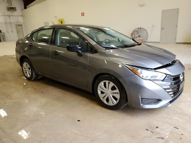  NISSAN VERSA 2024 Szary