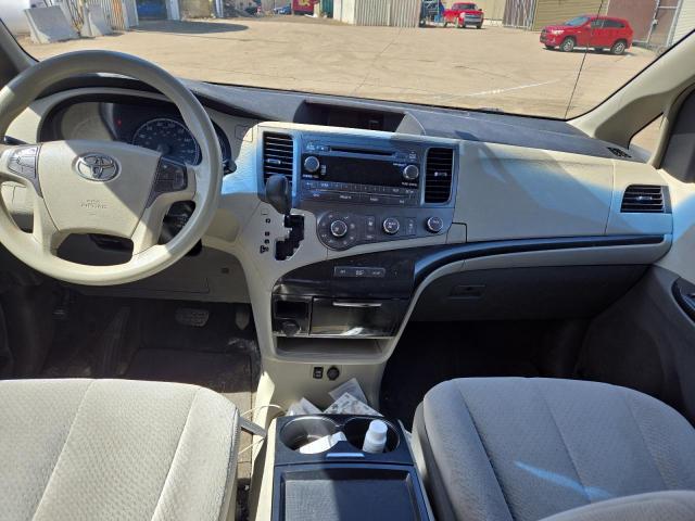 2011 TOYOTA SIENNA LE
