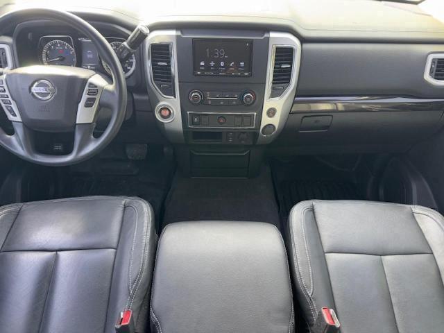  NISSAN TITAN 2018 Black