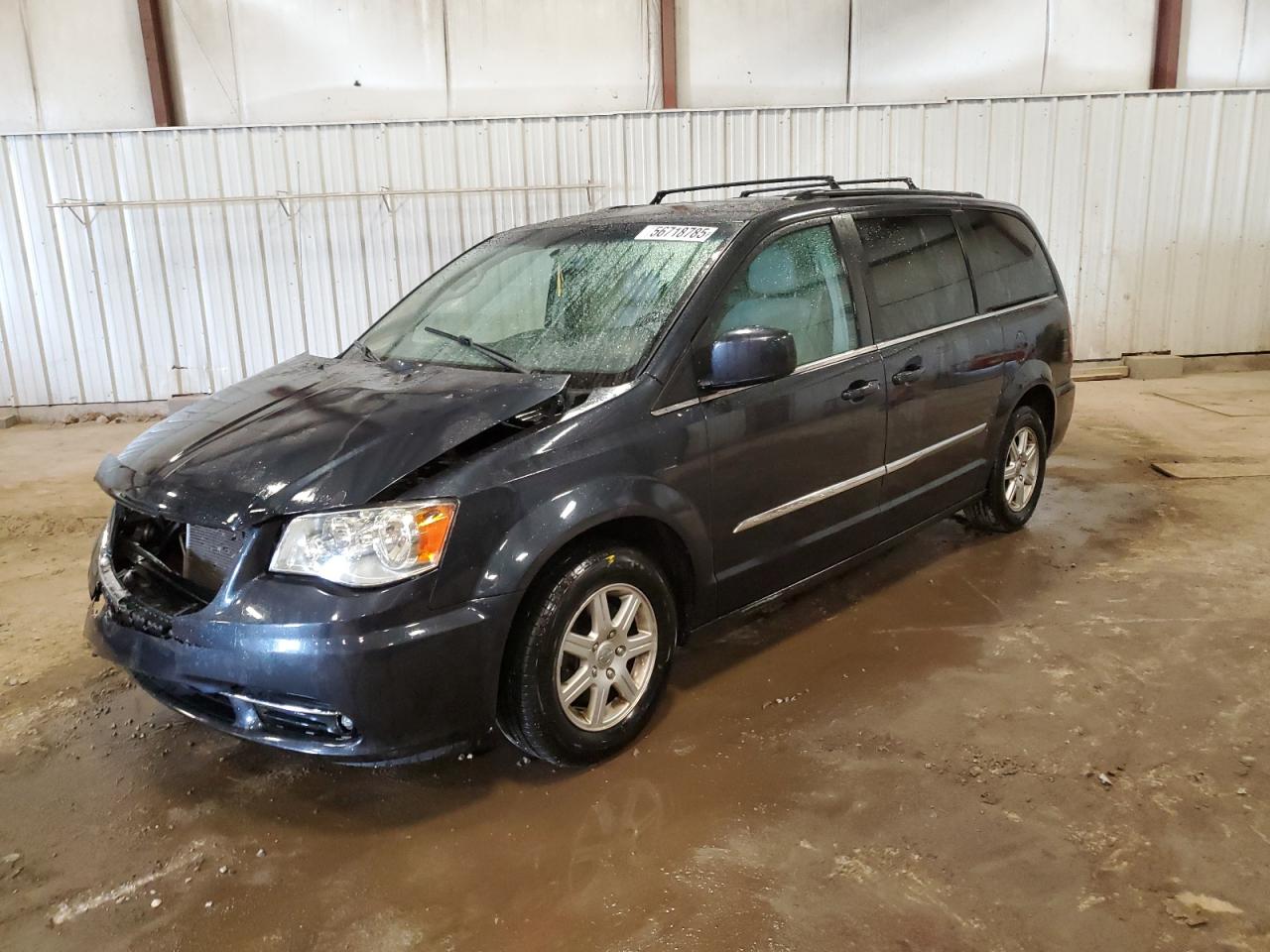 2013 Chrysler Town & Country Touring na sprzedaż w Lansing, MI - Front End