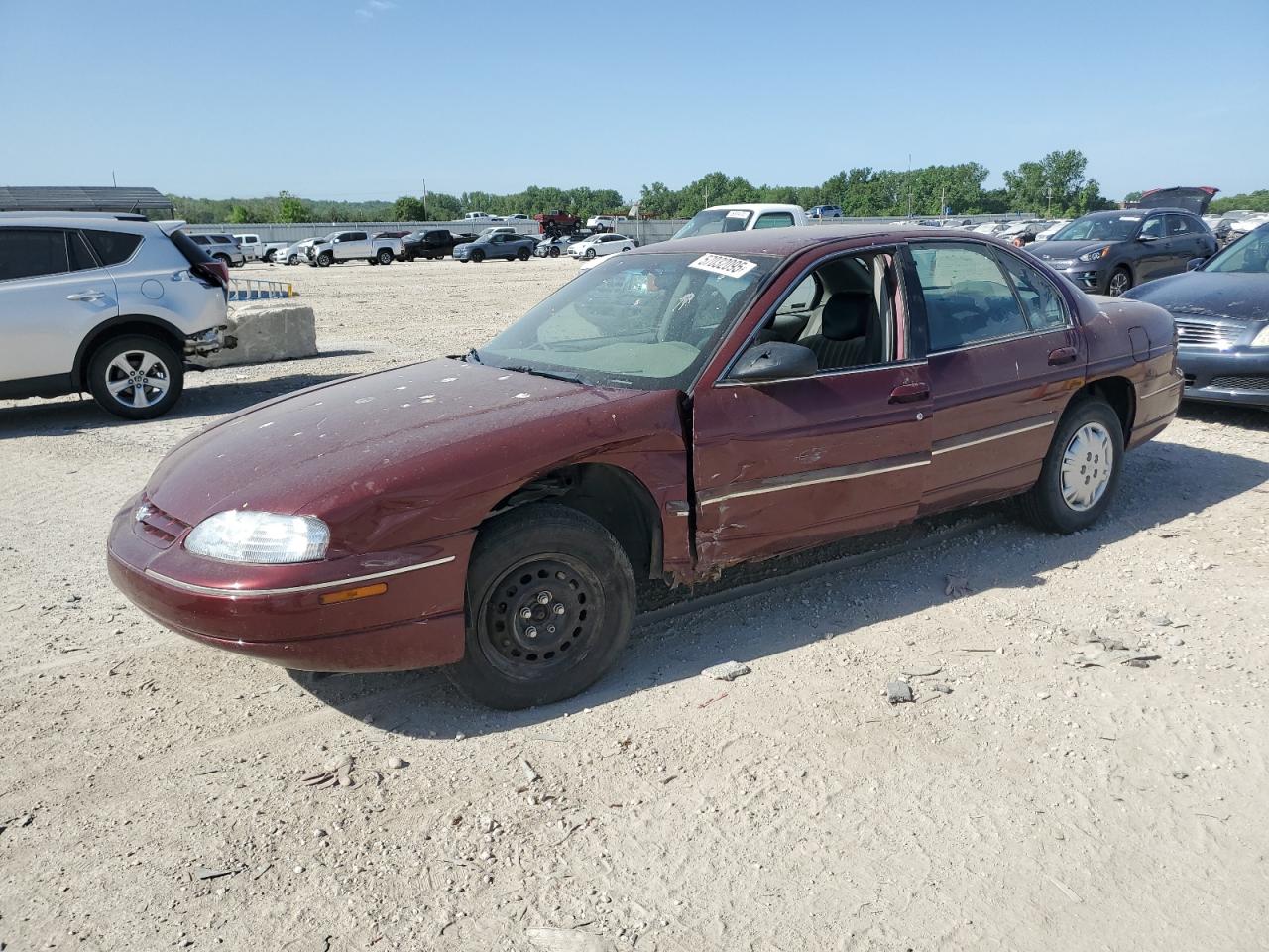 2001 Chevrolet Lumina de vânzare în Kansas City, KS - Front End