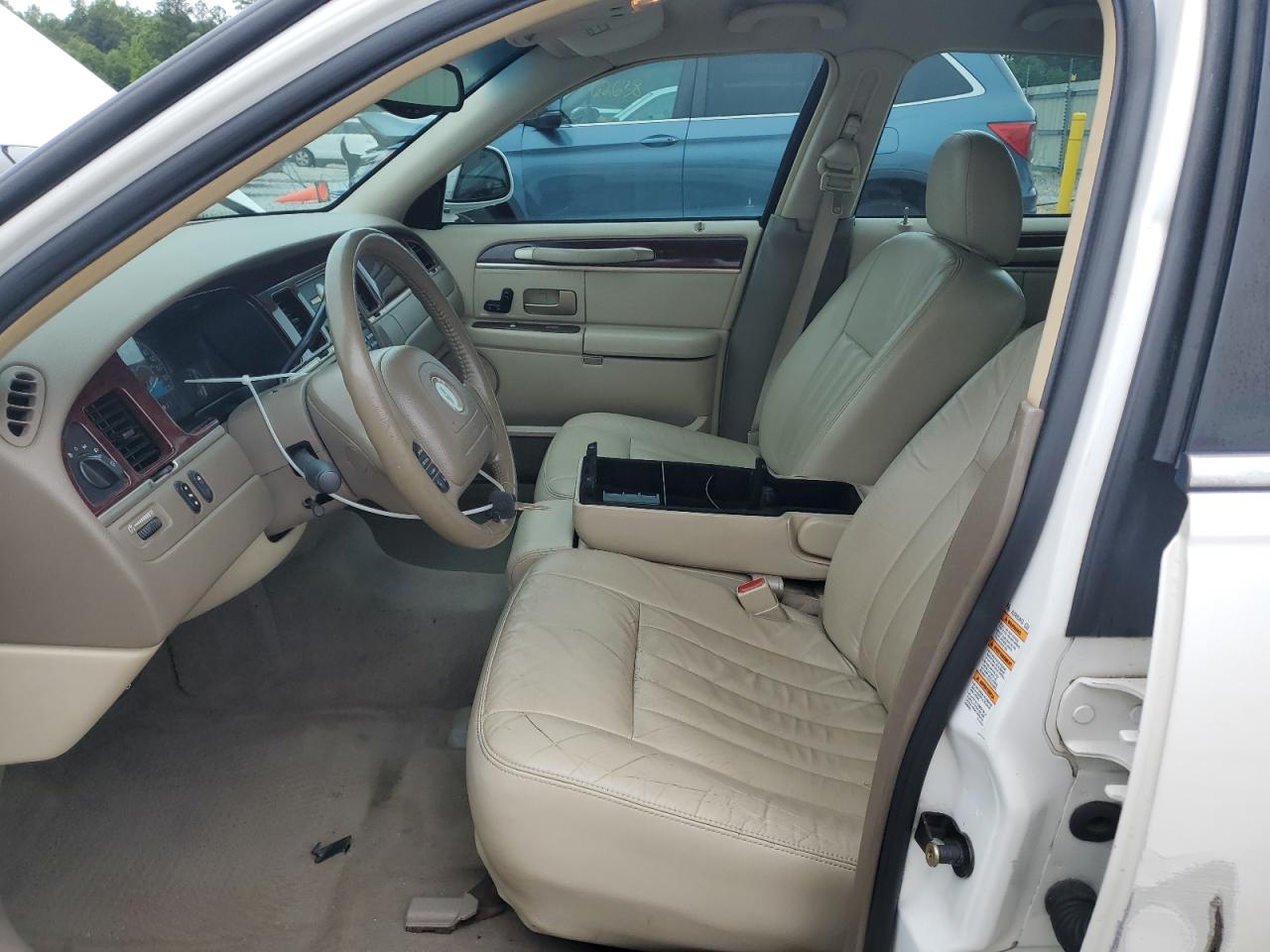 2004 Lincoln Town Car Executive VIN: 1LNHM81W54Y622217 Lot: 58786055