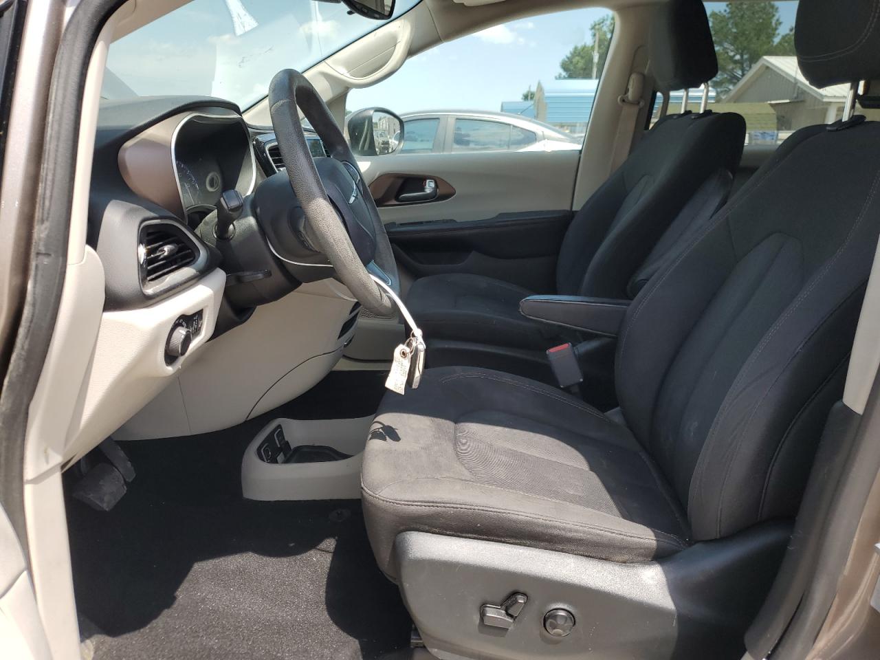 2017 Chrysler Pacifica Touring VIN: 2C4RC1DG4HR654657 Lot: 57376575