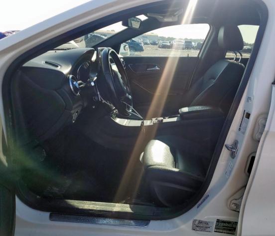 Parquets MERCEDES-BENZ GLA-CLASS 2016 Biały