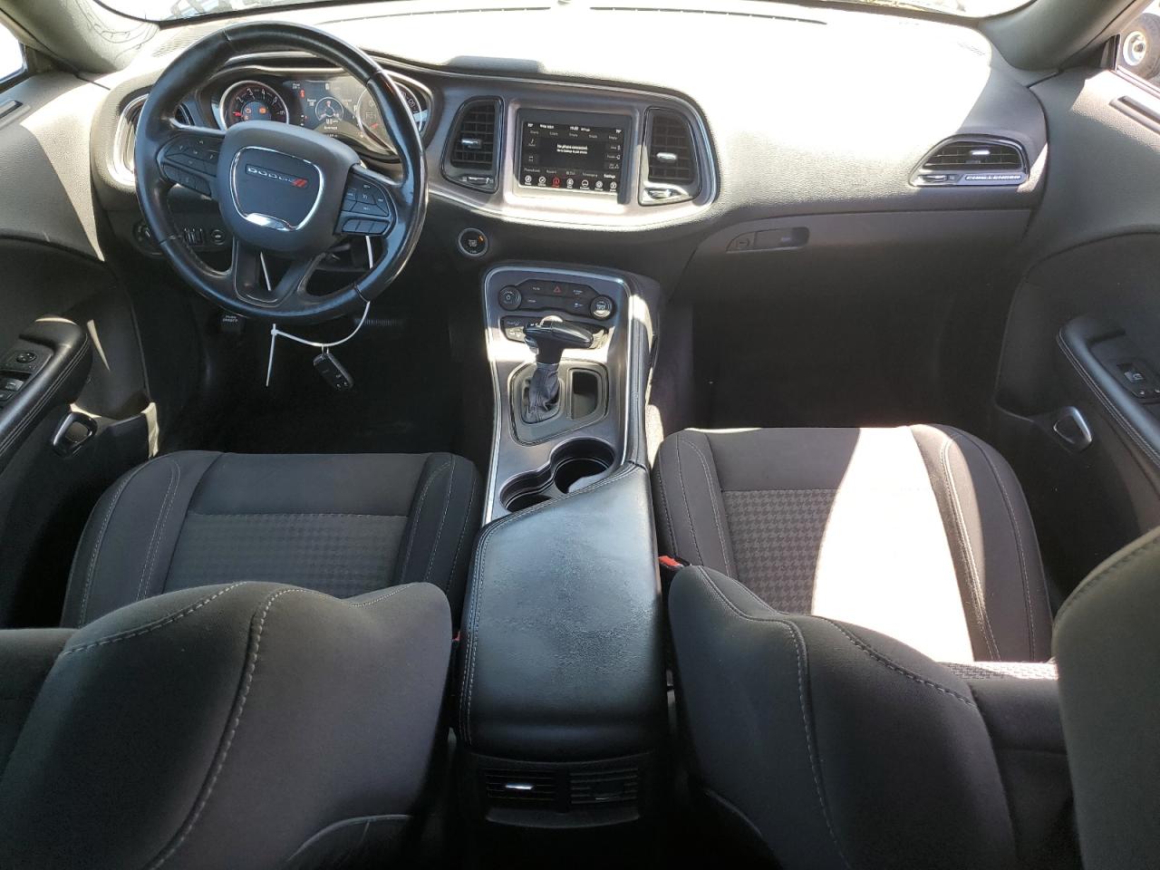 2018 Dodge Challenger Sxt VIN: 2C3CDZAG2JH302991 Lot: 56373645