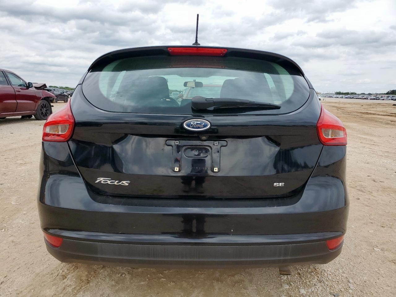 2017 Ford Focus Se VIN: 1FADP3K2XHL220565 Lot: 57216695